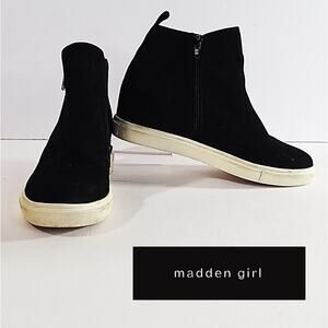 Madden Girl Black Wedge Booties sz 7.5 Faux Suede Minimalist Streetwear Zip Up